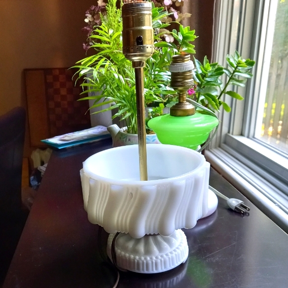 Vintage unique Milk Glass Lamp - Picture 1 of 9